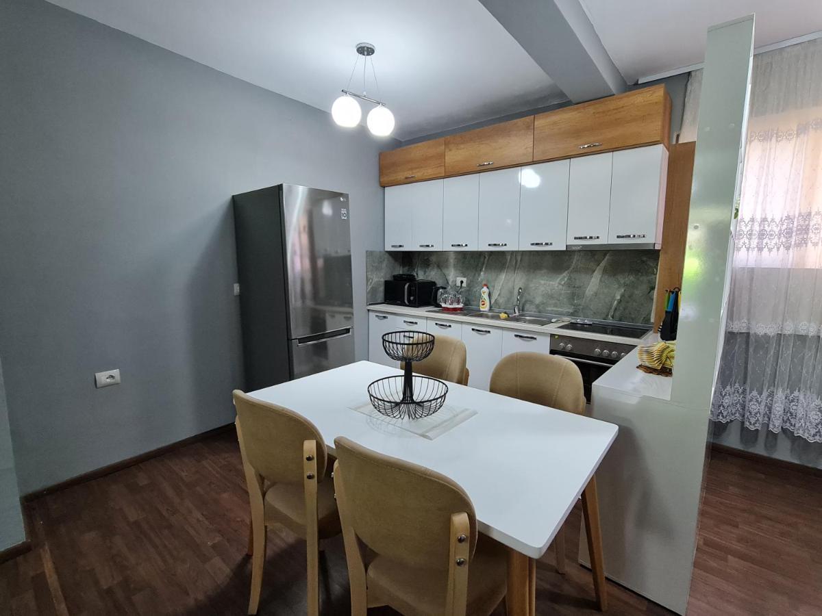 Apartment Jon's Tirana